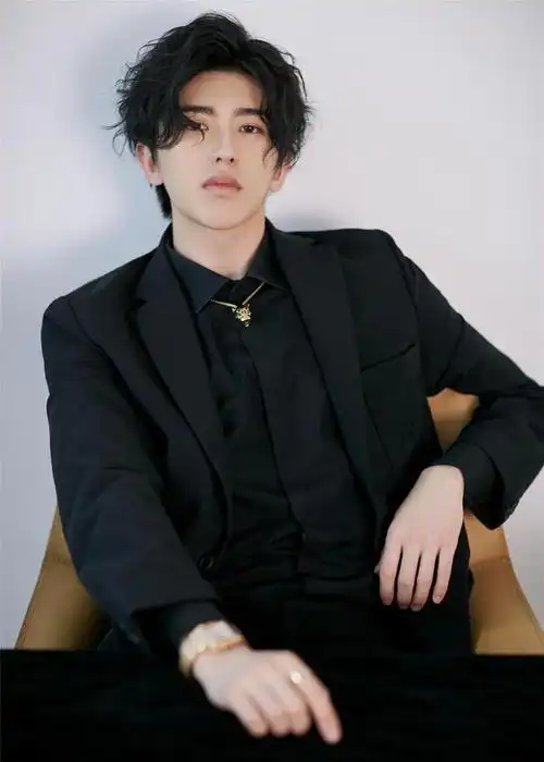 护犊子成这样蔡徐坤的老妈真把儿子当成女儿吗