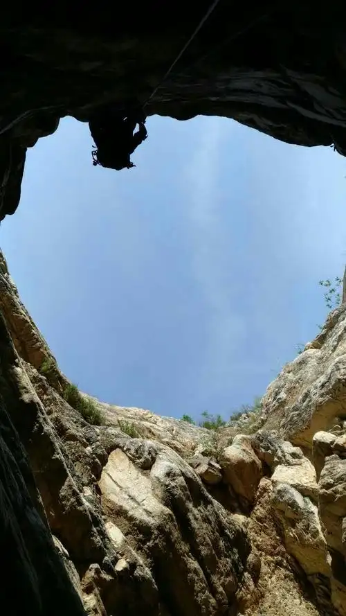 发现并征服110米天然洞穴——落水洞