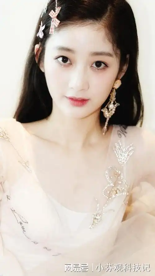 95后安徽女演员戚砚笛肤白貌美