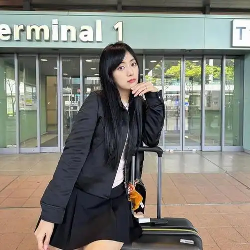 作为blackpink里颜值担当的jisoo和身高187公分的安普贤可以说是韩娱