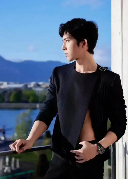 众星齐聚日内瓦朱一龙生日压轴王阳西装的神易烊千玺人气爆