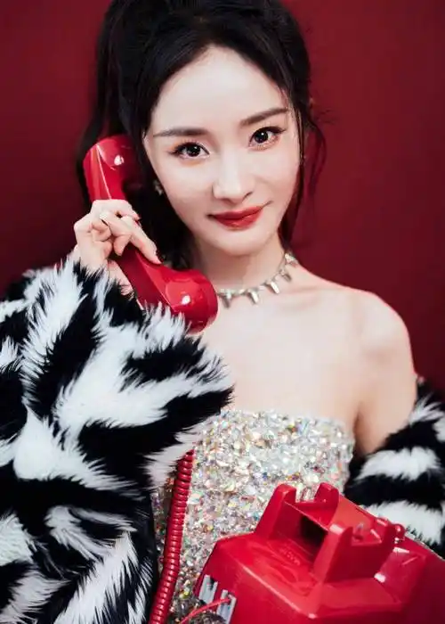 1图:赵露思 杨幂 杨紫 龚俊 王鹤棣 王一博 张艺兴 任嘉伦 蔡徐坤