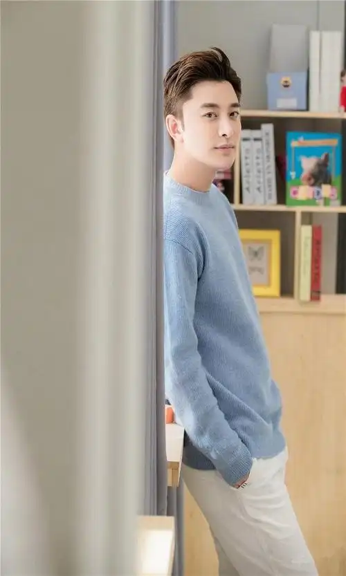 暖男贾乃亮浅蓝毛衣写真