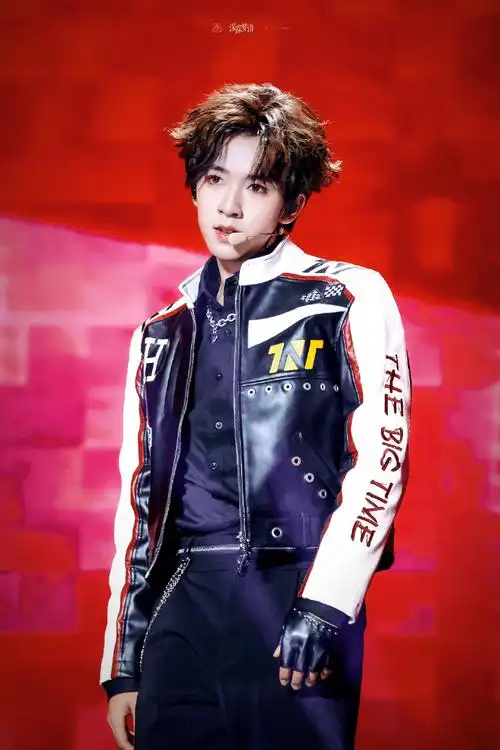 贺峻霖 梦蝶破笼##时代少年团叁重楼暨出道四周年演唱会