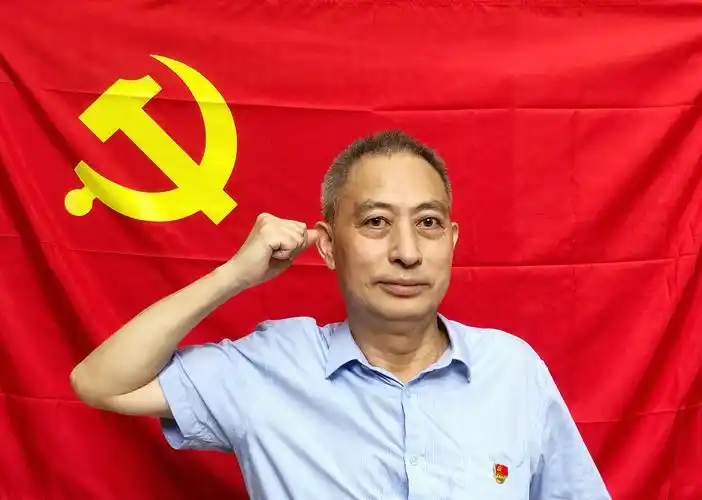 我与党旗合个影,我对党旗说句话