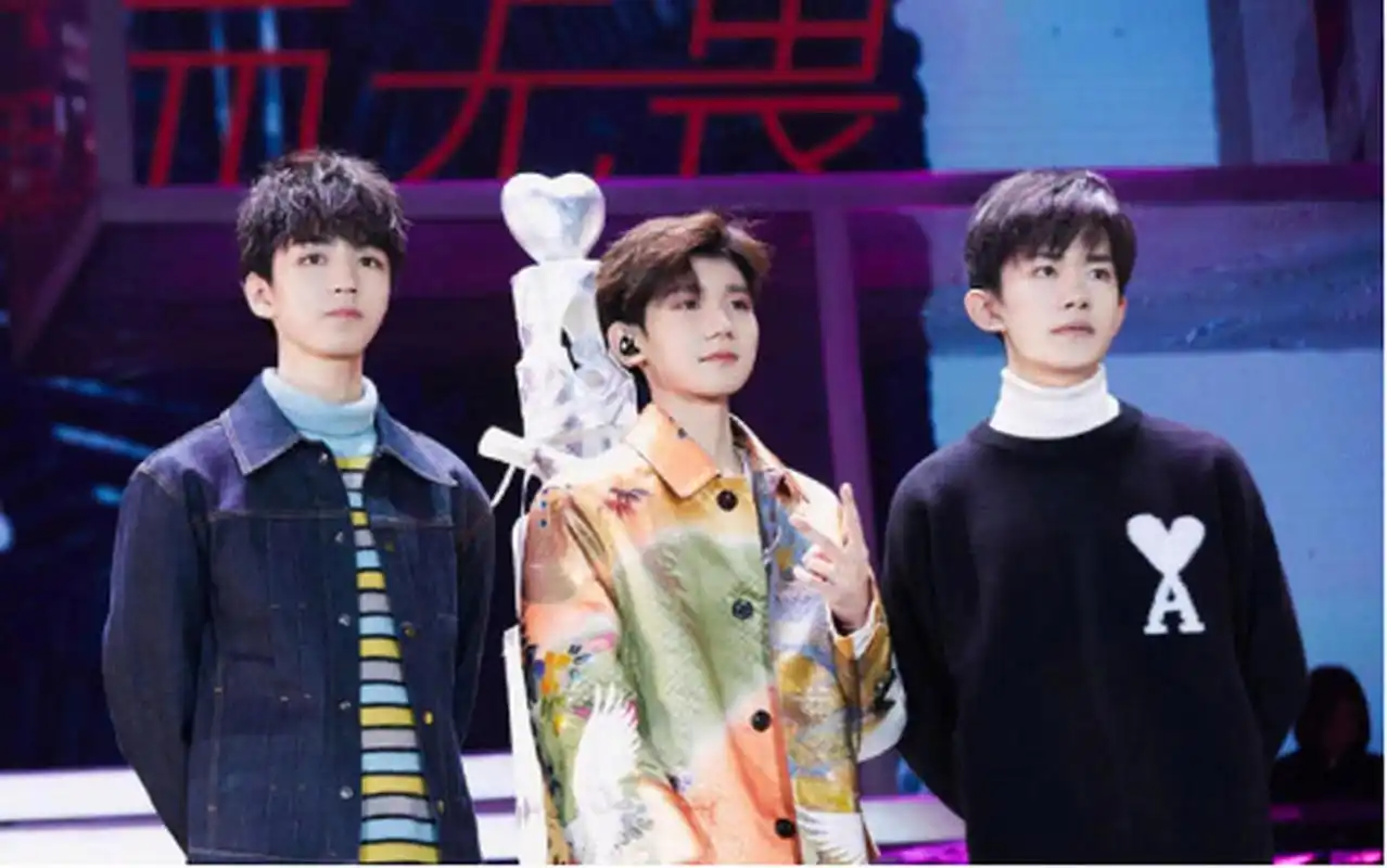 tfboys新歌《明天见》,王俊凯,王源,易烊千玺一人写了一个字,能看出来