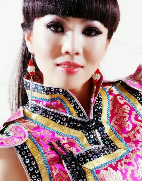 内蒙古歌手 苏勒亚其其格一夜爆红