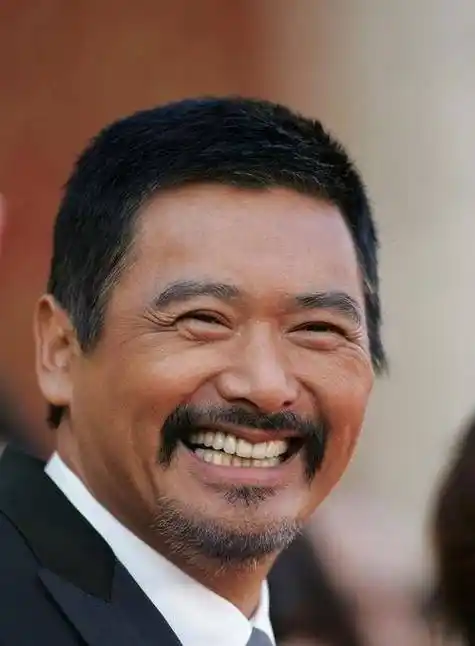 69岁周润发朝阳公园跑步!手臂长满小肉球,看着令人揪心!