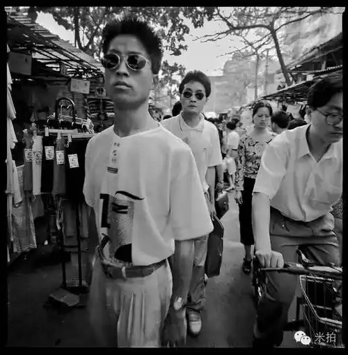 原来90年代的人们早已懂时尚街拍,那时候比我们还潮!
