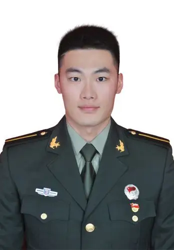 p>牛钰捷,1993年5月14日出生,中国陆军学员,中国水上救生项目运动员.