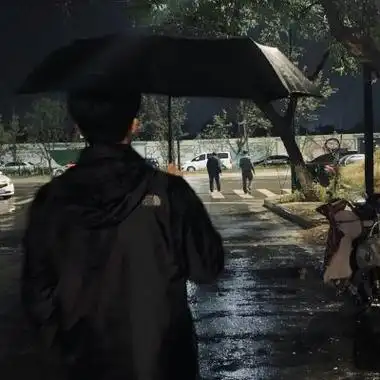 颓废伤感男生头像心软是病要我命