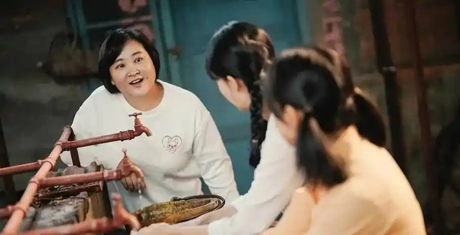 贾玲终究没能成为"女版吴京"_腾讯新闻