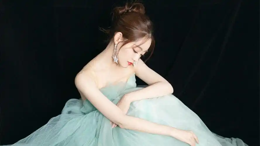 祝绪丹薄荷绿长裙性感图片桌面壁纸