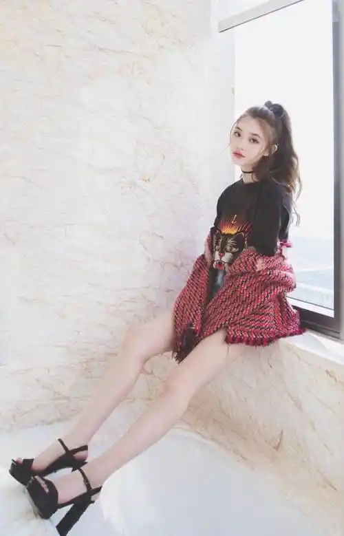 可以学林允"折衣角",显高又有个性_印花_纯色_高跟鞋