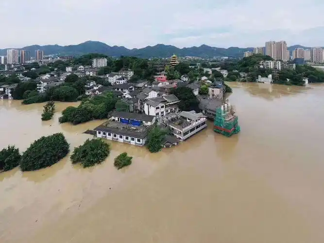 水漫磁器口 波撼朝天门 ——2020年8月特大洪峰过山城纪录片