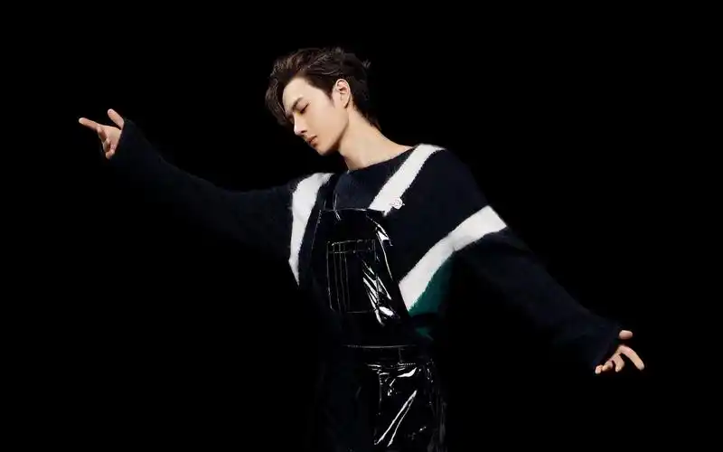 禁欲少年王一博帅气图片桌面壁纸