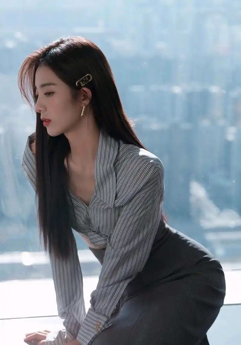 精美图集|清冷美女万鹏