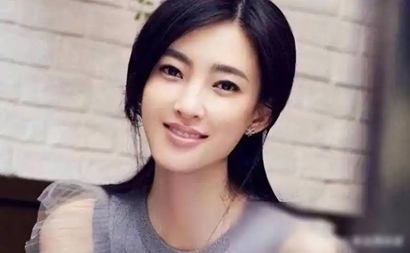 王丽坤的故事,是一个充满坚持和独立的故事.