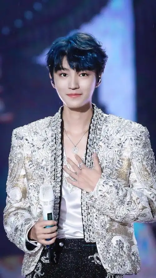 王俊凯站姐好牛