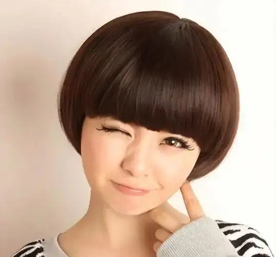 女人上了年纪,尽量少留这4种"发型",否则显老,油腻没商量!