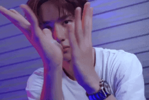 王一博啵啵比心