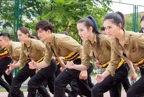 麻辣变形计中迪丽热巴酷起来跟男人没什么事