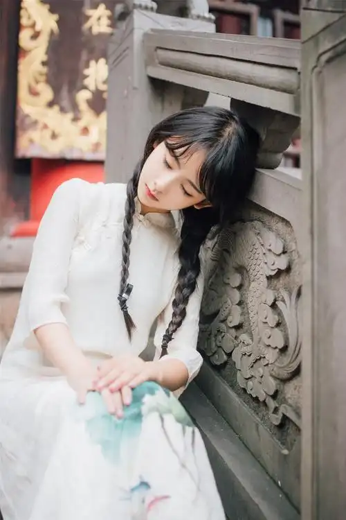 双马尾的可爱少女写真图片双马尾白衣复古风古典美女写真图片