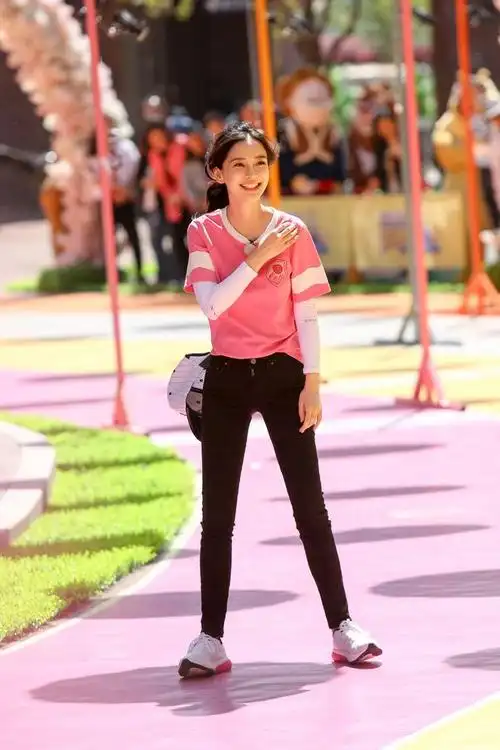 [angelababy][新闻]170616 《奔跑吧》angelababy全新剧照公开 今晚