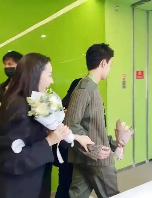 迪丽热巴哭戏被嘲不如杨颖,造型演技都不在线,竟用吴磊挽回颜面_cp