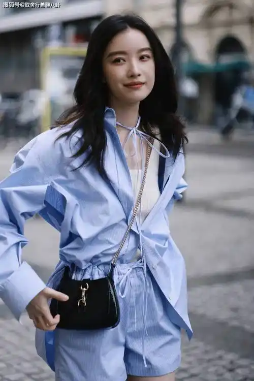 还有网友表示,倪妮的身材真好,即便是女生也非常羡慕.