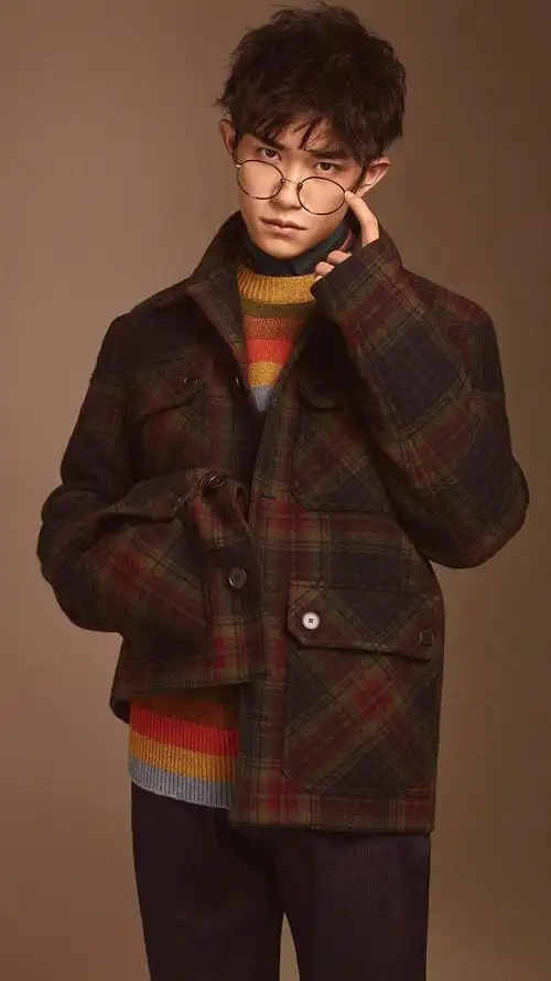 小鲜肉易烊千玺时尚帅气写真