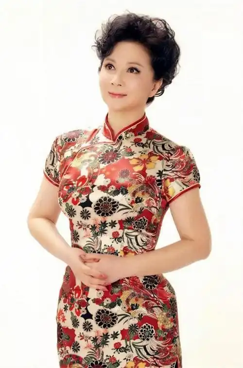 回顾:从"小品女王"到被喊"滚出春晚",蔡明为何会落得今天这个下场