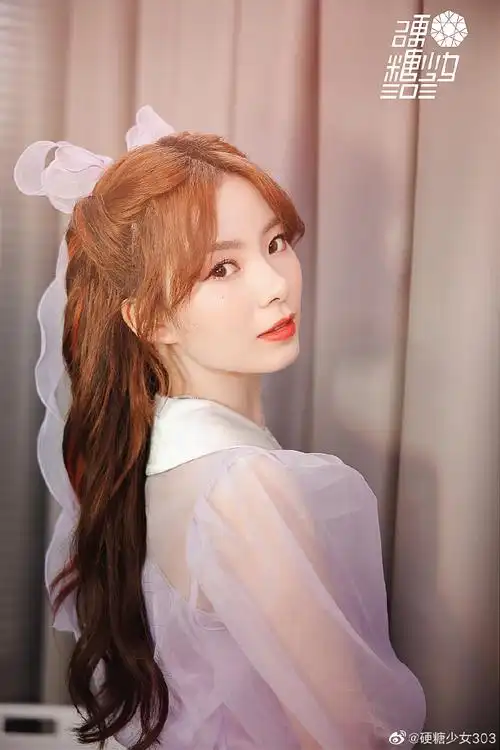 文案小组长变身团队爆料员,新晋魔术师@硬糖少女303-陈卓璇的#鹅外