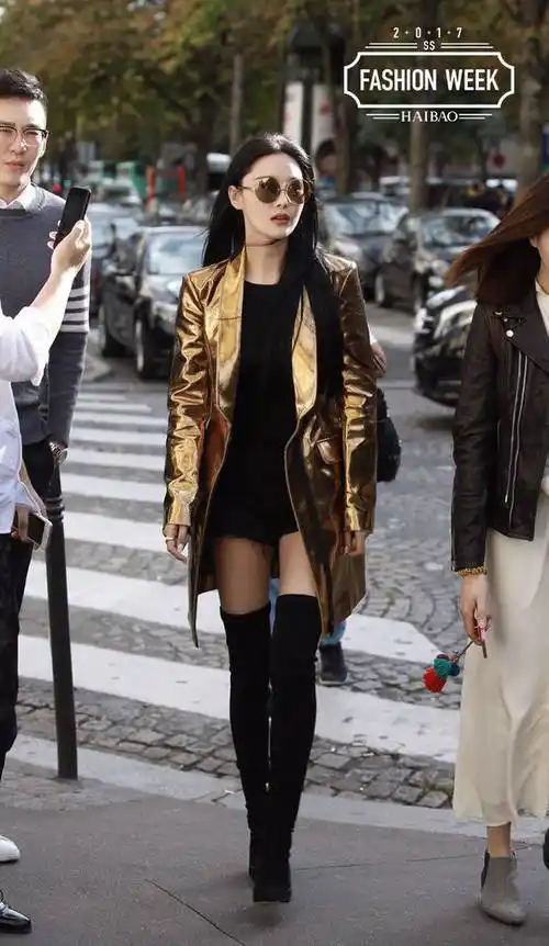 张馨予巴黎时装周的秀场造型少女心爆棚!