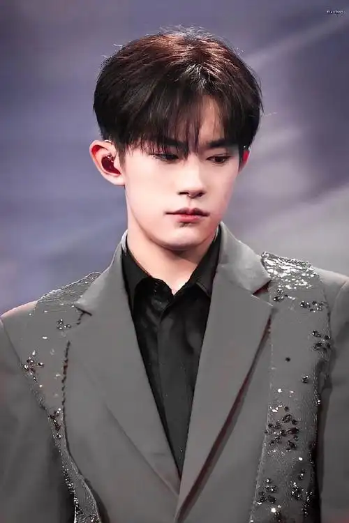 好帅气的崽    @tfboys-易烊千玺  #易烊千玺电影小小的我##四字 易烊