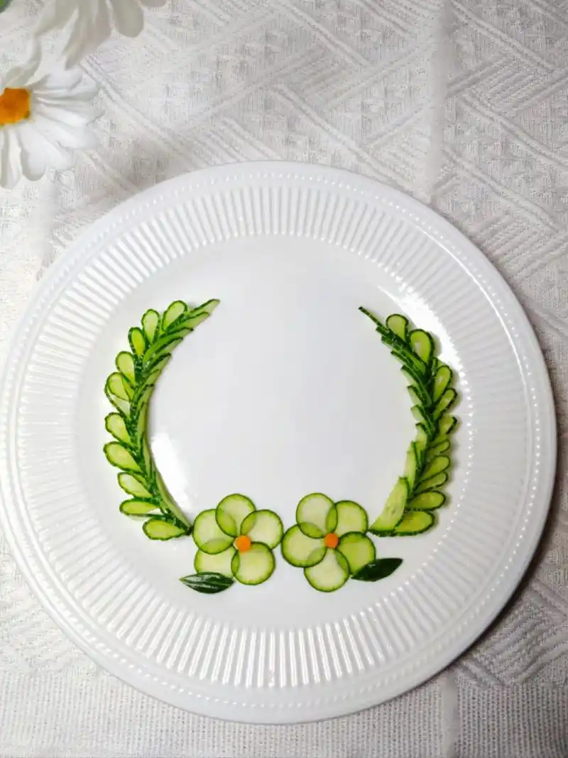 家宴摆盘收藏  2022快结束96了,总结了一下近几月简单的黄瓜盘饰