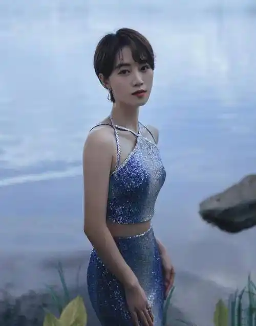 蓝盈莹只谈过一次恋爱,妈妈的腿长109厘米,与女儿同框似姐妹_雪球