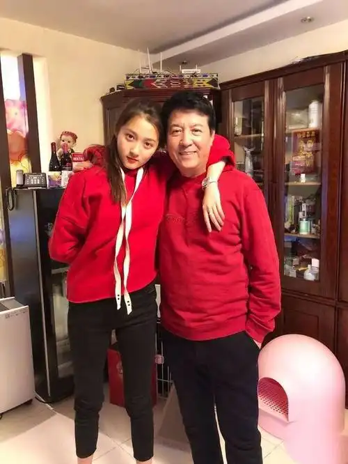 关晓彤172身高跳舞啥概念穿修身衣秀蛮腰比杨幂晒体重还刺激