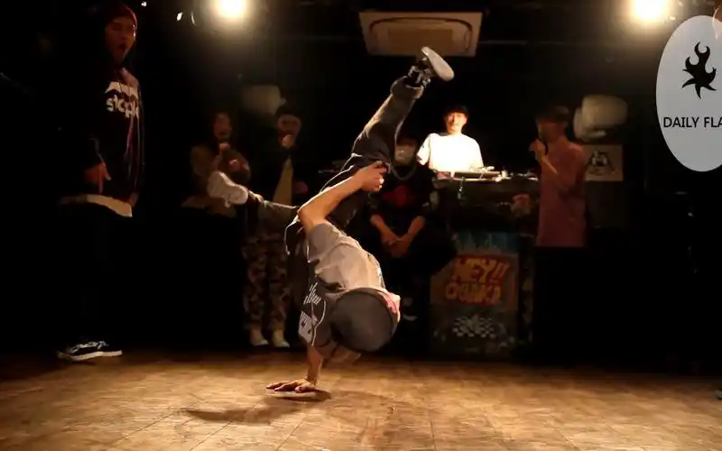 首页 街舞种类 地板舞(breaking) > 正文