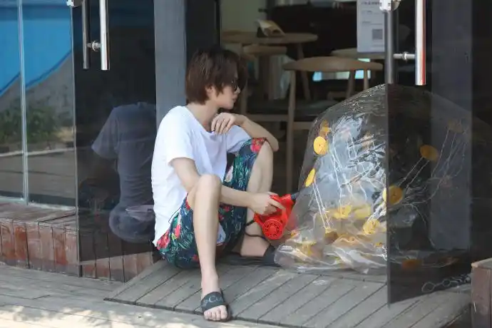 《夏日冲浪店》本周高清剧照大放送 看新手店员tin变