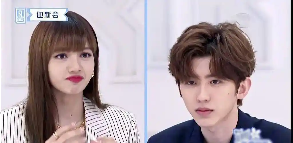 蔡徐坤疑似认爱lisa?