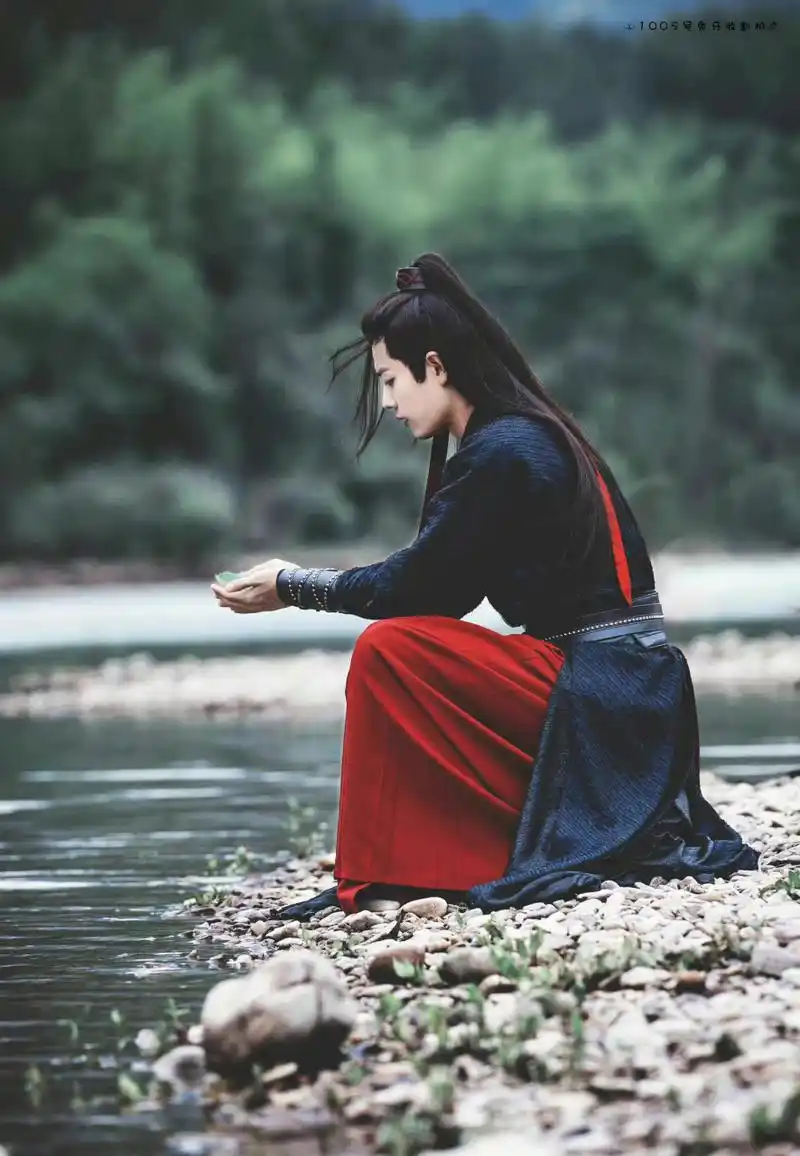 内娱最强男腰精#  肖战的腰,夺命的刀!