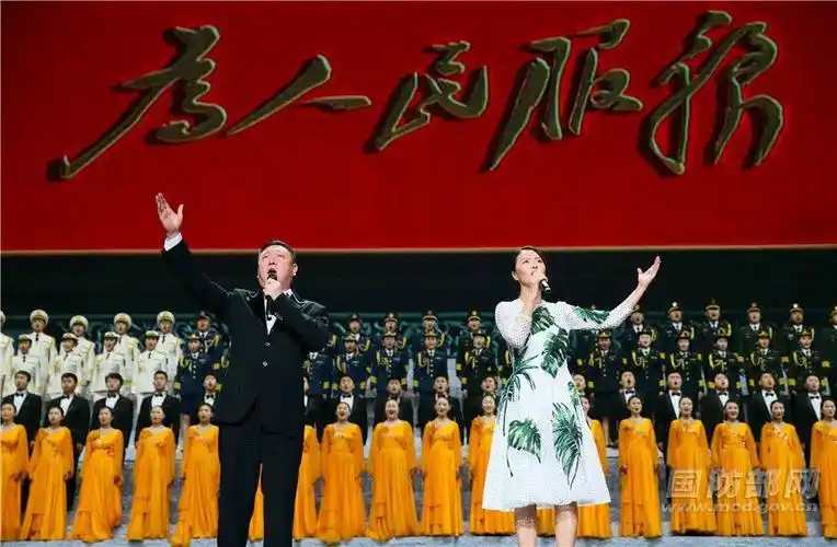 歌手韩磊 谭维维韩磊和谭维维新的演唱表达也令无数年轻人有了时代