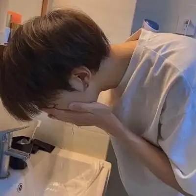 由美头网整理发布,男生头像频道提供更多与冷酷帅气,冷酷,帅气相关的