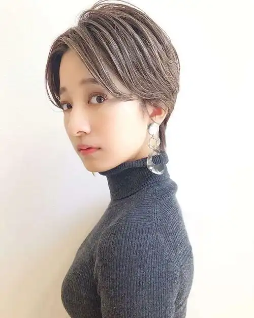 又酷又飒的日系潮短发关注《发型图片库》,天天分享好发型又酷又飒的