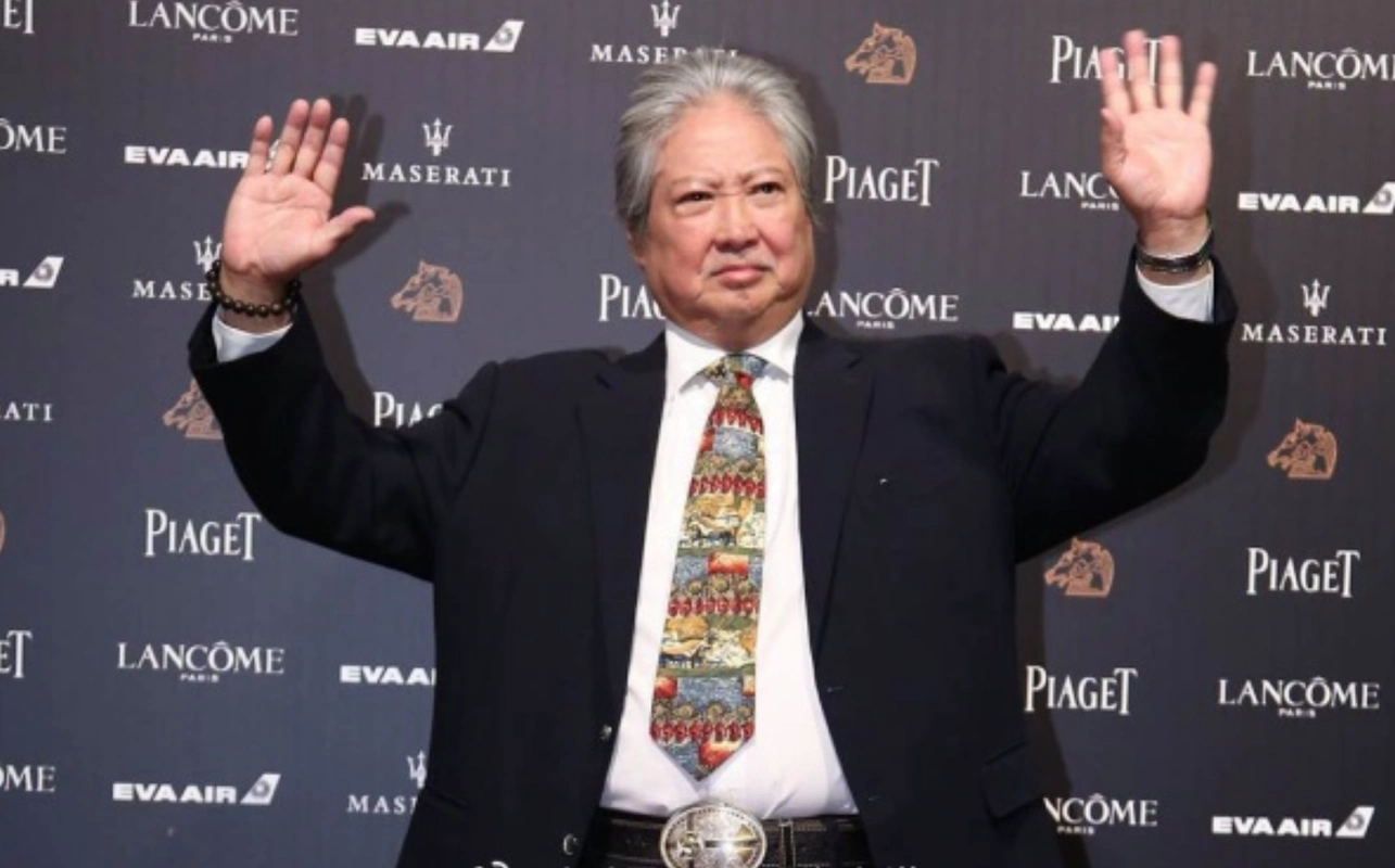 70岁洪金宝近照曝光!白发暴瘦造型与孙子贺岁……瘦到认不出来!