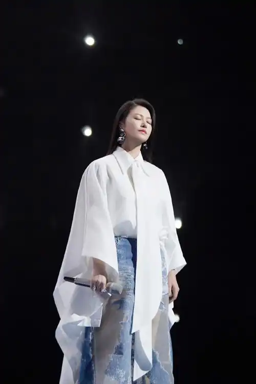 #声生不息家年华##听着谭维维炎明熹唱落叶归根想家了#