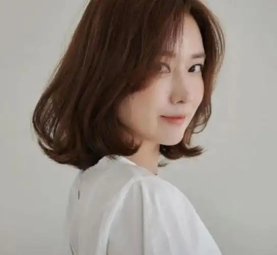 只剪不烫的短发发型图片2022最洋气短发型推荐