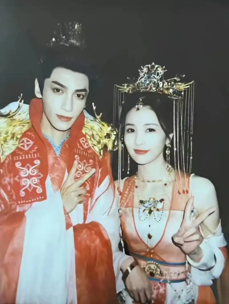 一些珍藏照片#长月烬明 #玥烬情苏 #罗云熙白鹿 - 抖音