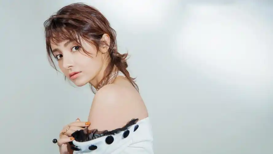 女明星麦迪娜可爱清纯明星风尚壁纸